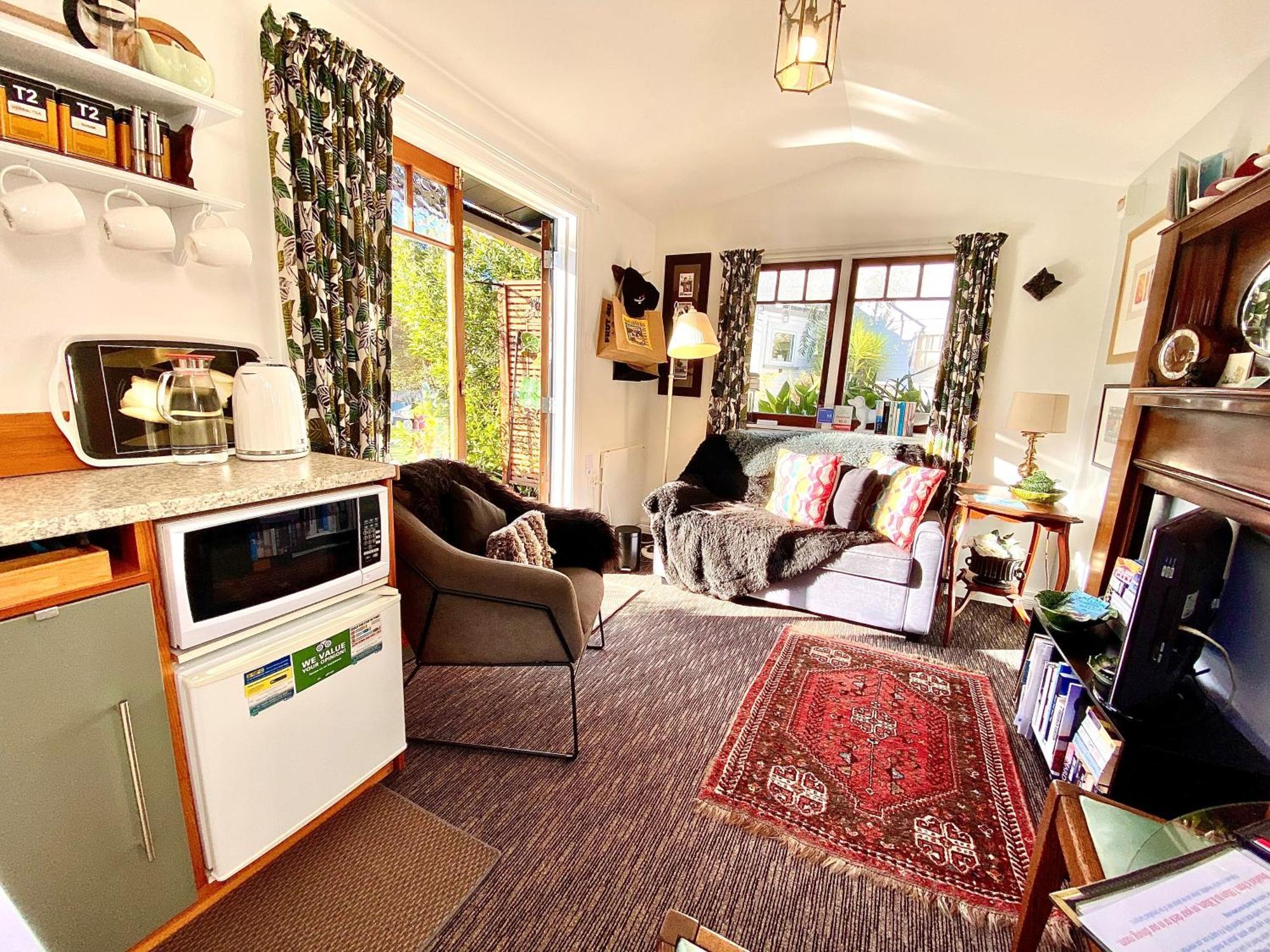 Ah House City B&B Nelson Bagian luar foto