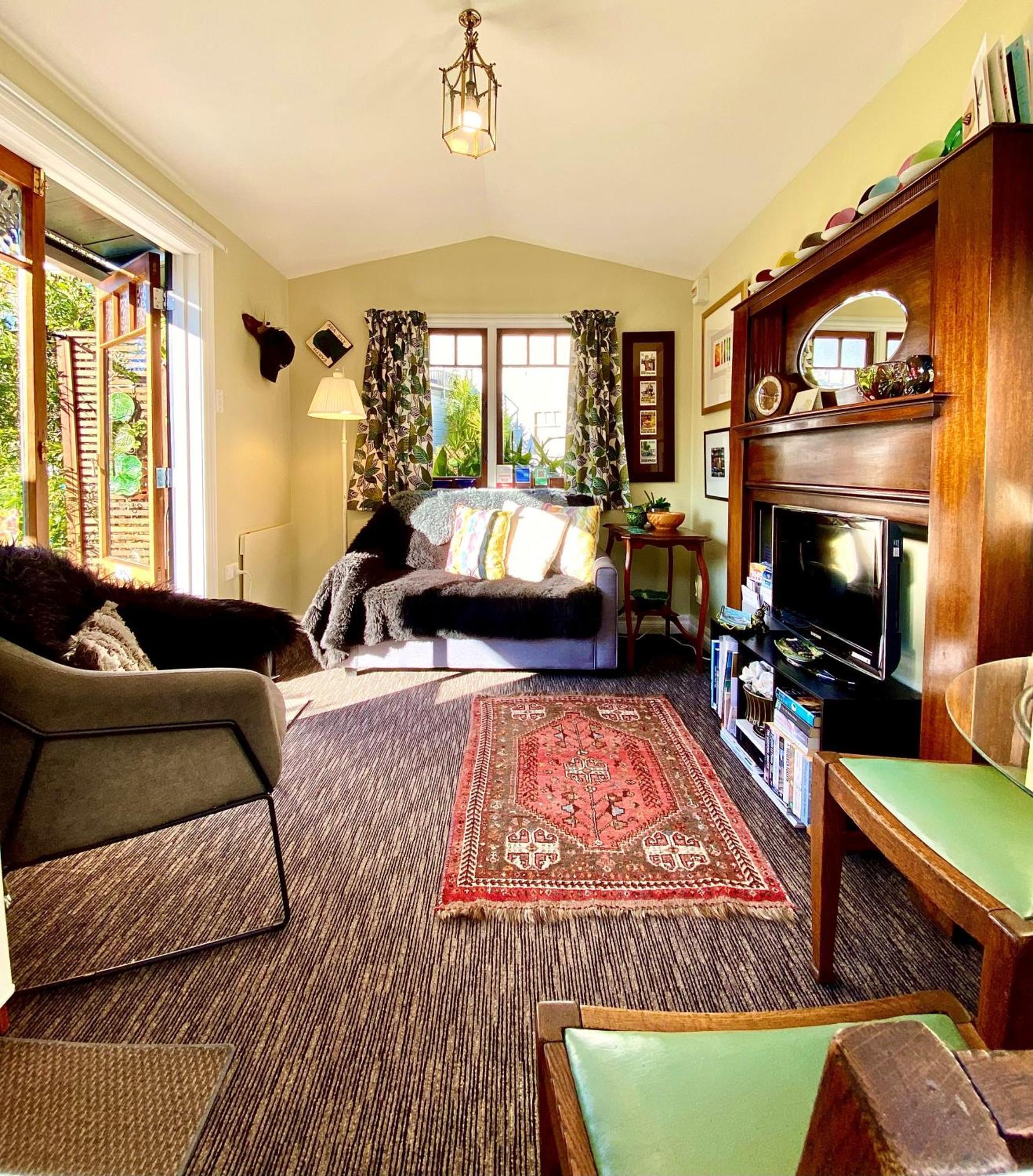Ah House City B&B Nelson Bagian luar foto
